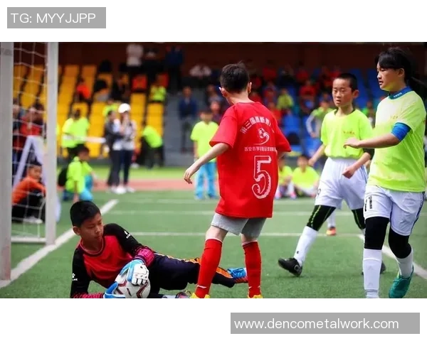 西安足球队奋勇拼搏的荣耀之路与邀请赛精彩瞬间回顾 西安足球队奋勇拼搏的荣耀之路与邀请赛精彩瞬间回顾